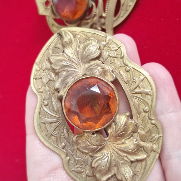 Elegant Celtic Gold Brooch Set with Amber Stones - Picture 2 of 4